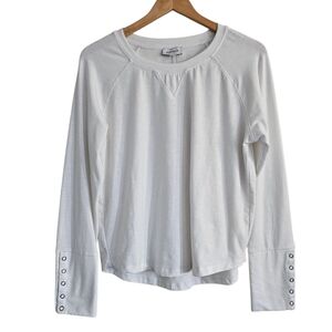 Evereve Crew Neck Snap Cuff Curved Hem Minimalist Henley Top, White Size L